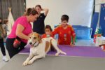 Comencen els tallers de teràpia canina per a nens i nenes amb autisme a Salou