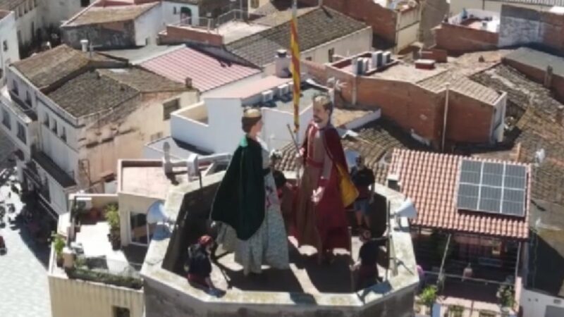 Vídeo: Els Gegants de Vilallonga celebren deu anys i protagonitzaran la Festa Major d’hivern