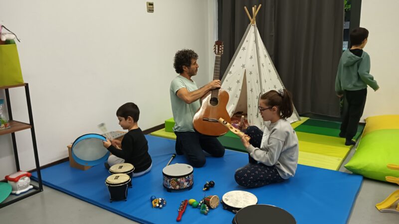 Musicoteràpia per a infants amb autisme al Jardí Botànic de Salou